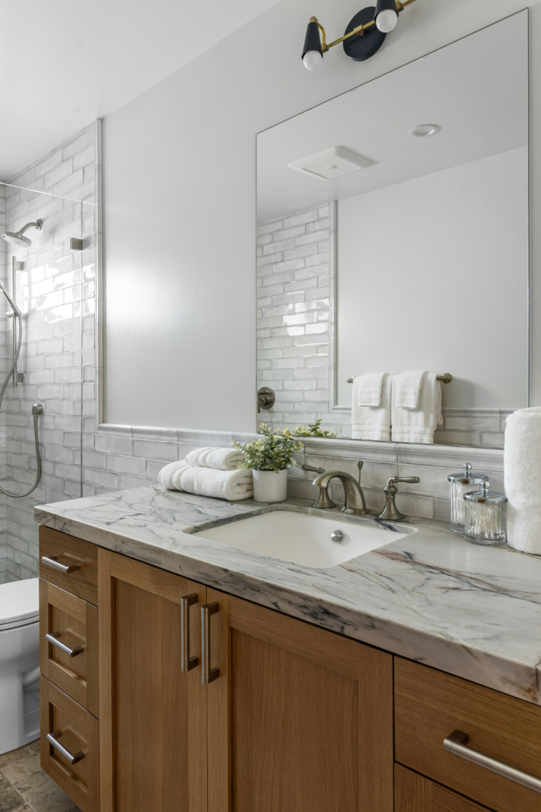 Upgrade Your Bathroom: 10+ Lighting Ideas Designers Swear By